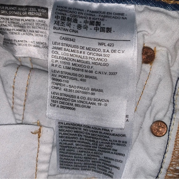 Levi's Blue Cropped Jeans with Red Floral Embroidery - Picture 4 of 12